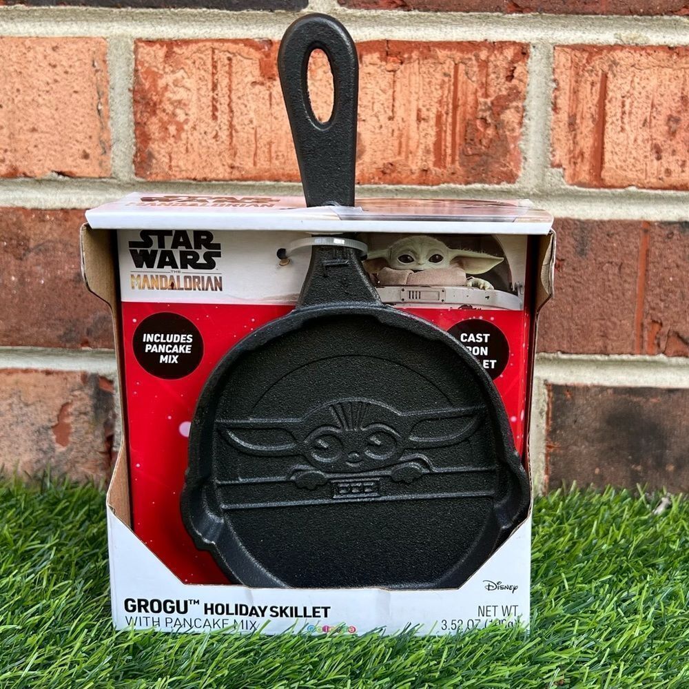 STAR WARS MANDALORIAN BABY YODA GROGU Cast Iron Skillet